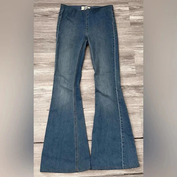 Free People Penny Pull-On Dark Wash Blue Mid Rise Flare Jeans Women’s Size 26 - Picture 3 of 12